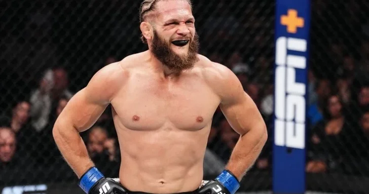 Рафаэль Физиев проиграл нокаутом во втором раунде боя с Маурисио Руффи на турнире UFC 325