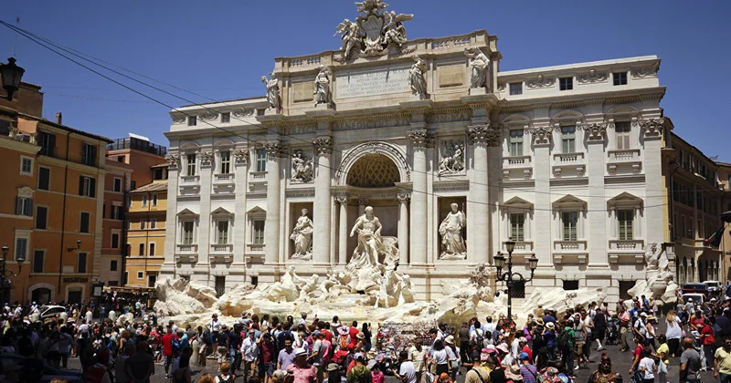 В Риме доступ к знаменитому фонтану Треви стал платным