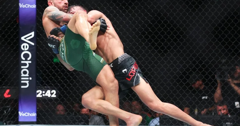 UFC döyüşçüsü Lopesin hər iki ayağı sınıb