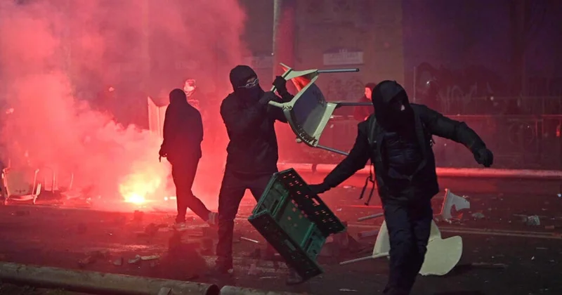 İtaliyada etiraz aksiyasında toqquşma: 30 nəfər xəsarət alıb