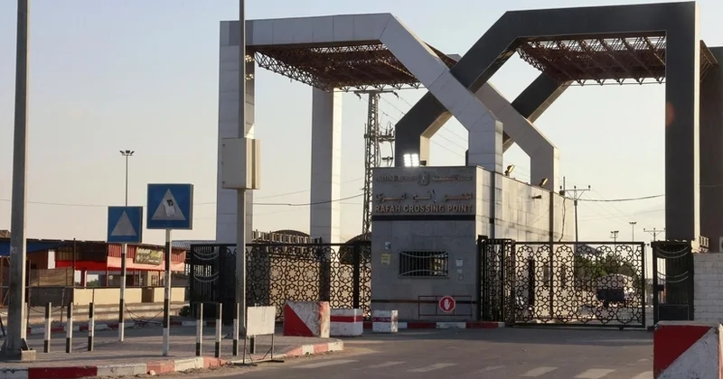 Rəfah keçid məntəqəsi açıldı: bir ildən sonra İLK