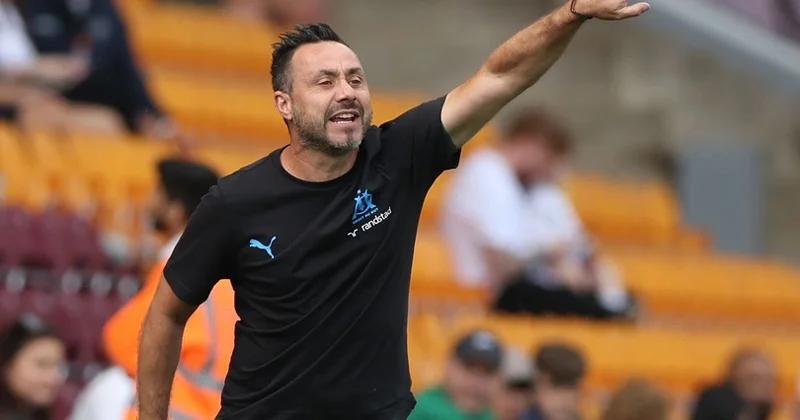 Итальянский клуб может назначить Де Дзерби главным тренером