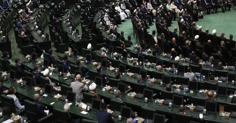 İran parlamenti Aİ ölkələrinin silahlı qüvvələrini terrorçu qruplaşmalar kimi tanıyıb