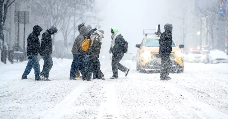Мощный циклон в США вызвал сильные снегопады и массовые перебои в авиасообщении