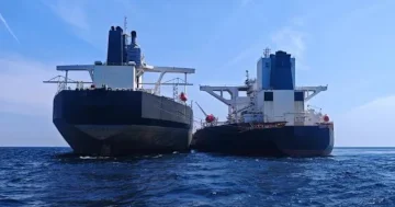 Malayziya qanunsuz neft daşınması ilə bağlı iki tankeri saxlayıb...