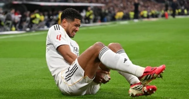 Bellinqem zədələndi, meydanı göz yaşları içində tərk etdi