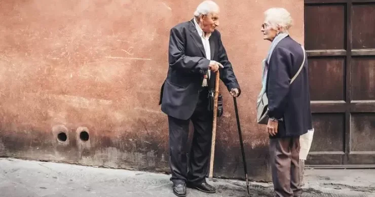 Yaş müdriklik əlaməti deyil Məşhur yanlış təsəvvür təkzib edildi