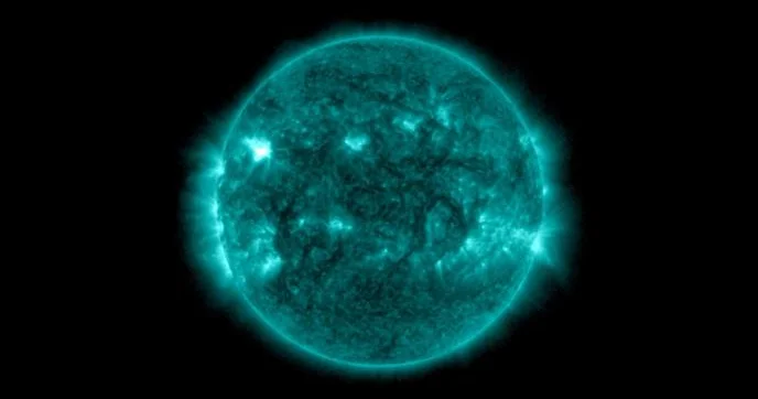 Bir gündə Günəşdə 3 PARTLAYIŞ