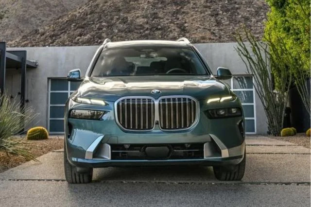 Rusiyada yeni BMW X7 Moskvada mənzil qiymətinə satılır...