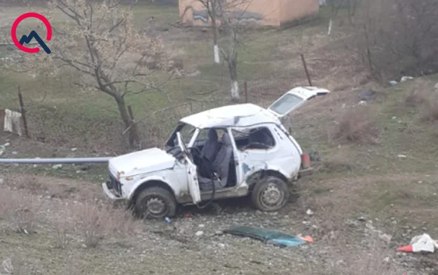 Atasının avtomobilini idarə edən yeniyetmə qəza törətdi Xəsarət alan var