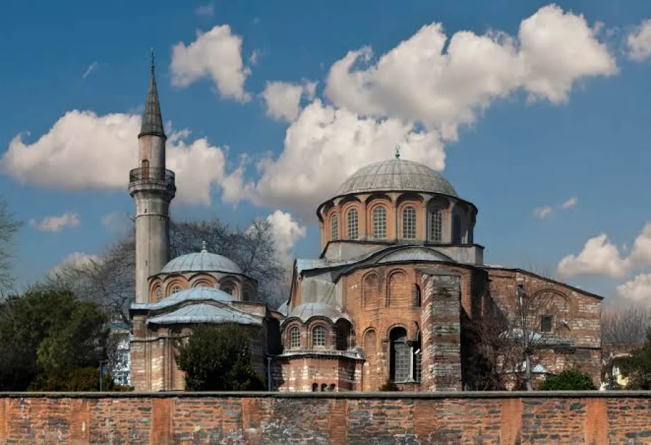 İstanbulun tarixi abidələrindən olan Kariye məscidində 80 ildən sonra ilk təravih namazı qılınıb