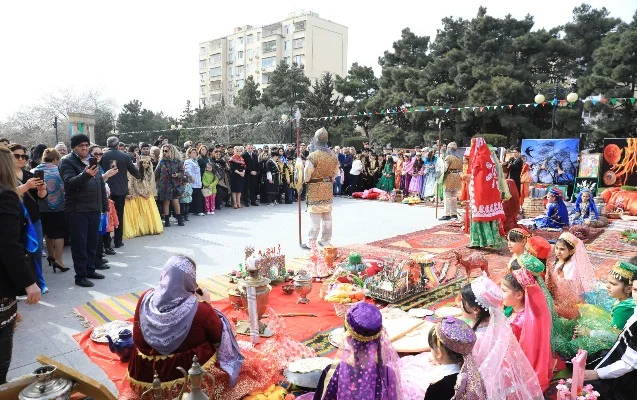 Mart gəldi, bayramlar gəldi: Bu ay 18 gün evdəyik