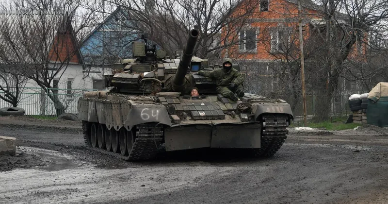 На танки ВС России начали устанавливать защитные конструкции от дронов