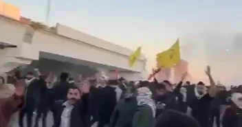 В Багдаде сторонники Хаменеи штурмуют посольство США ВИДЕО