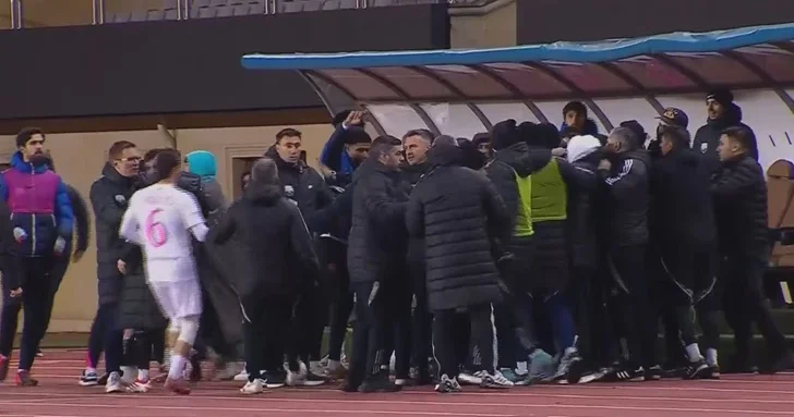 Во время матча Карабах Сабах произошла потасовка на бровке