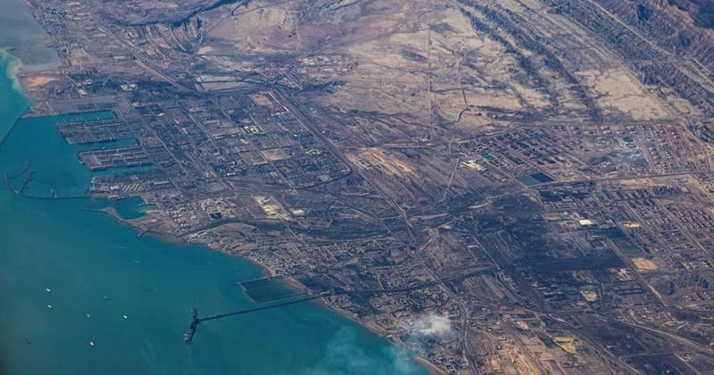 İran raketinin vurduğu tanker Hörmüz boğazında batdı Video