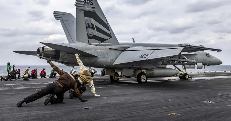 США опровергли заявления Ирана о поражении авианосца USS Abraham Lincoln Minval Politika