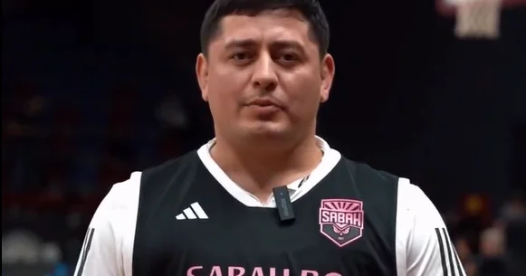 Yunan roma güləşinin ulduzu basketbol meydanında VİDEO