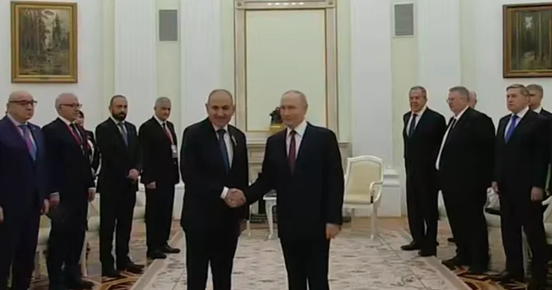 Putin dolayısıyla Paşinyandan Samvel Karapetyanın seçkilərdə iştirakını tələb etdi...