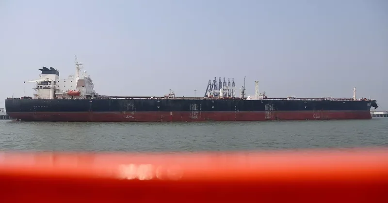 Нефтяные поставки Пакистана через Ормузский пролив продолжаются