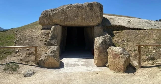 Müasir dövrdə daş abidəyə çevrilən dolmen qədim zamanlarda hansı məqsədlə istifadə olunurdu? Video