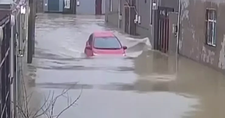 Yağışda sürülən avtomobillərin AQİBƏTİ Təmiri 10 min manat