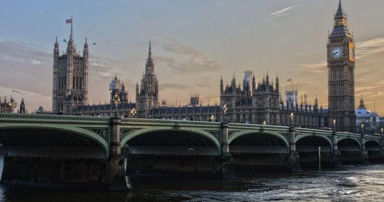 “Hansı təzyiq olur olsun, Britaniya müharibəyə qoşulmayacaq” Londondan Trampa cavab gecikmədi