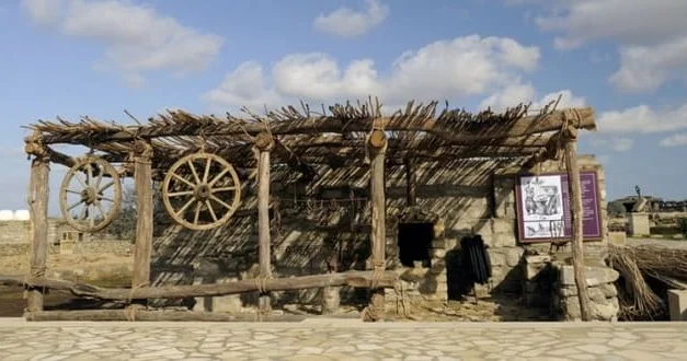 Bu gün dəmirçilər yalnız ənənəvi sobalardan deyil, həm də hidravlik sobalardan istifadə edirlər Video