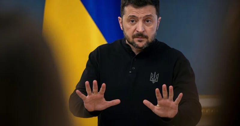 Zelenski 76 nəfəri qara siyahı ya saldı
