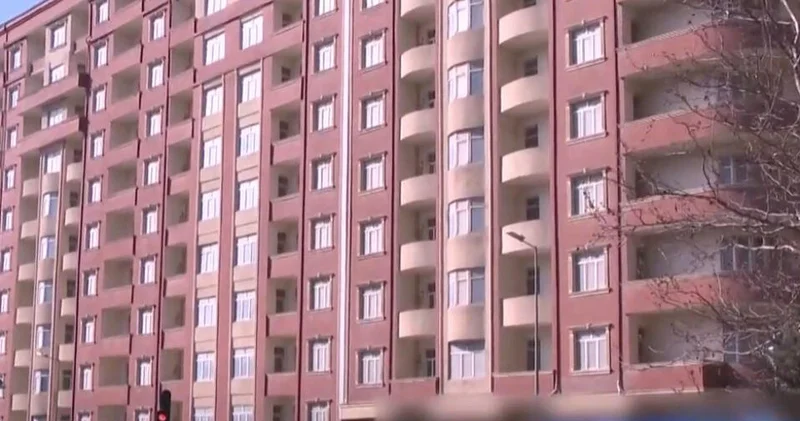 15 ildir tikilən binada bir nəfər də yaşamır Bakıdakı sirli bina