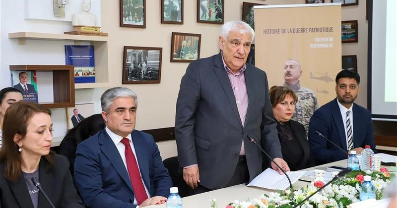 “Vətən müharibəsi tarixi. Şəxsiyyət faktoru”nun yeni tərcümələrinin təqdimatı olub