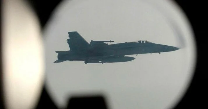 Husilər ABŞ ın F 18 təyyarəsini vurduqlarını iddia etdilər