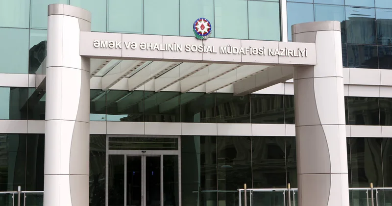 Saatlıq əməkhaqqı mövzusu gündəm oldu: Nazirlik AÇIQLAMA YAYDI