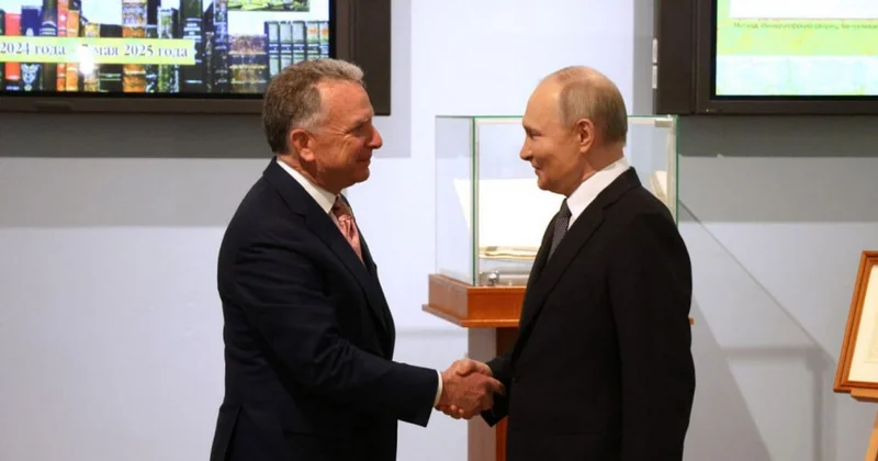 Trampın nümayəndəsi özünü Putinin poçtalyonu kimi aparır