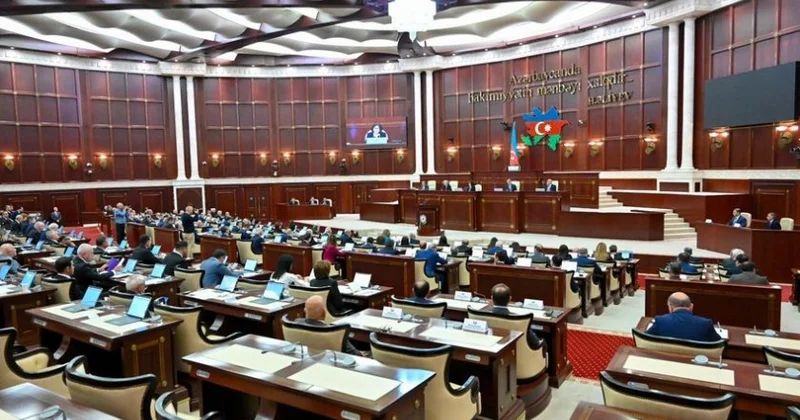 Milli Məclisin plenar iclası başlayıb, Kamran Əliyevin yenidən Baş prokuror təyin edilməsinə baxılır