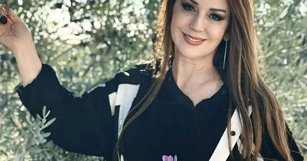 Səsinə borclu xanım