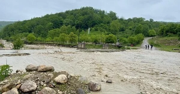 Seldən sonra Qubanın dağ kəndi ilə 15 gündür əlaqə kəsilib AÇIQLAMA