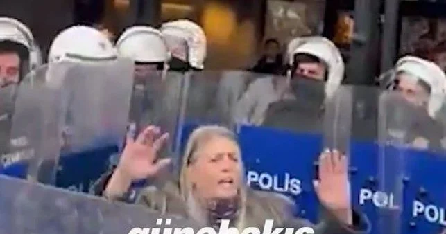 Polis deputatı belə çəmbərə alıb FOTO
