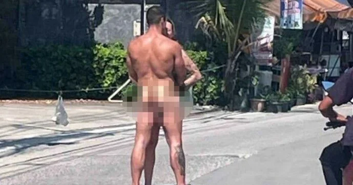 Küçədə çılpaq gəzən cütlük saxlanılıb