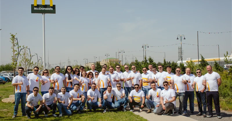 McDonald’s Azərbaycan организовала экологическую акцию по посадке деревьев в Сумгаите фото