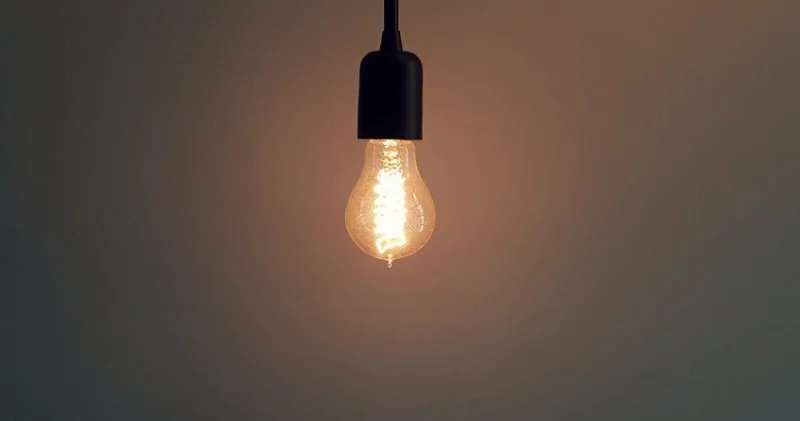 Azərbaycanda elektrik közərmə lampaları ilə bağlı qadağa qüvvəyə minib