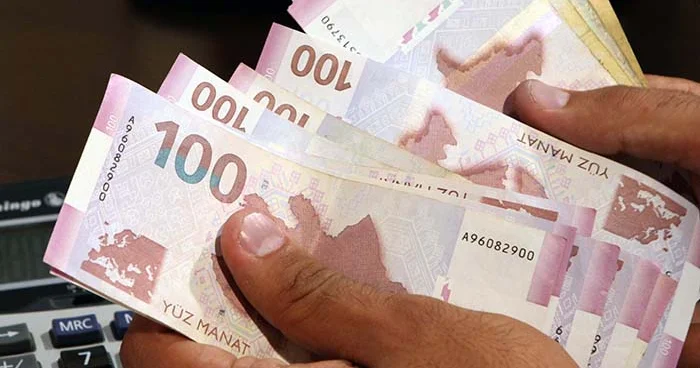 Pul bazası apreldə 800 milyon manata yaxın azalıb