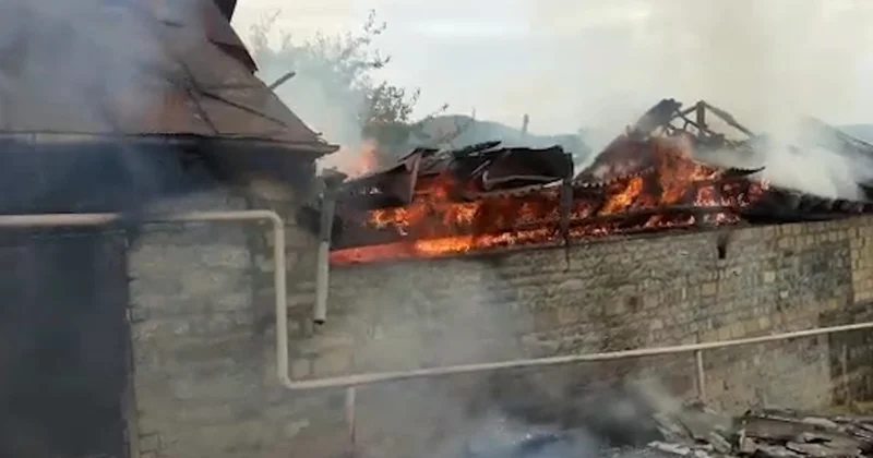 Ağdaşda tövlə yandı Toyuq cücə tələf oldu