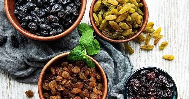 Səhərlər bir ovuc kişmiş yeyərək ÖMRÜNÜZÜ UZADIN