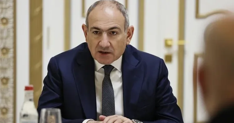 Qərb Paşinyanı açıq şəkildə şantaj edir KİV