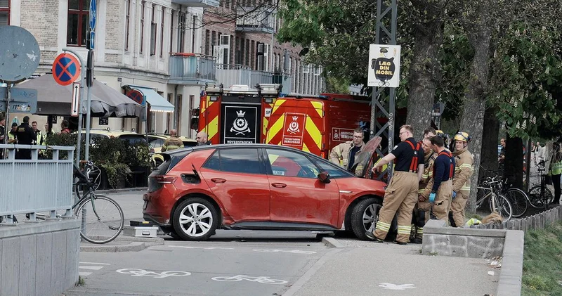 “Volkswagen”in sürücüsü maşını insanların üzərinə sürüb, 11 nəfər xəsarət alıb