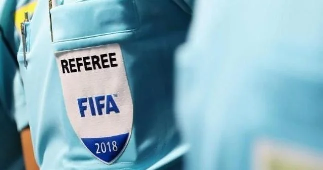 FİFA referisi Əvəzedicilər liqasının oyununda