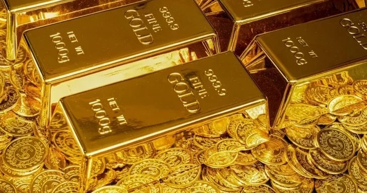 Золото резко дешевеет: цены упали ниже $3250 впервые с середины апреля