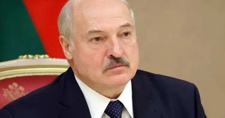 Əmək rifah və harmoniya üçün universal reseptdir Lukaşenko