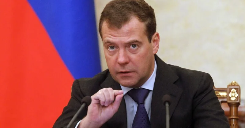 Dərin dövlət Trampın sonunu hazırlayır Medvedev